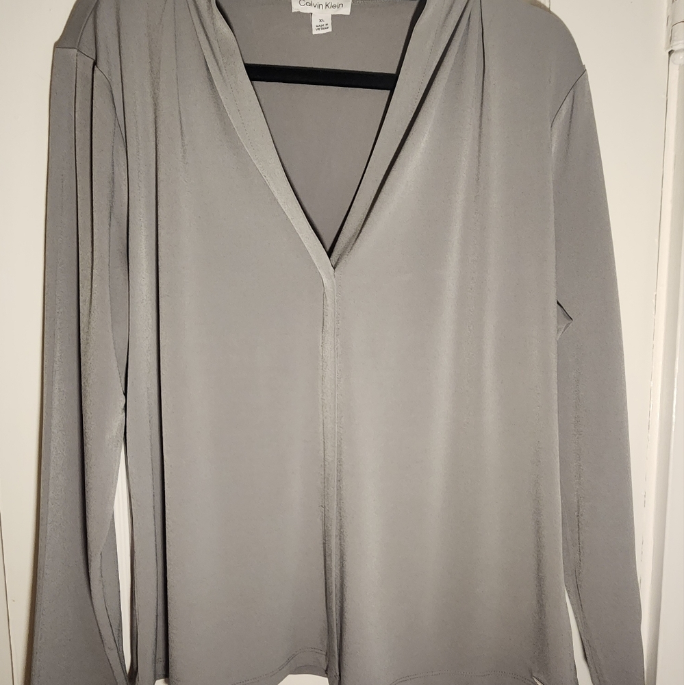 Calvin Klein Women's To get Sleeve Top Gray XL